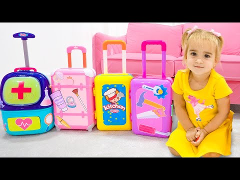 Alice dan bibi mengemasi koper dan akan pergi jalan jalan