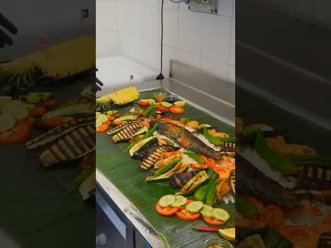 Have you ever eaten the REAL Filipino food? #boodlefight #kamayanfeast #filipinofood #filipinochef