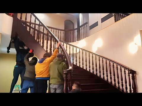 大型木製カーブ階段を作るプロセス。洋風と和風の伝統技術で作る外幅1800mmの巨大カーブ階段。