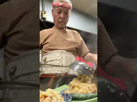 Legendary 76-Year-Old Chef's Golden Fried Rice! The Secret to the Long Lines | Rairyu #japanesefood