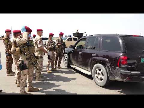 قائد عمليات الانبار يشرف على تطبيق القانون في سيطرة الصقور 👈  اشتركوا بالقناة بطريقكم ،ربي يحفظكم❤❤