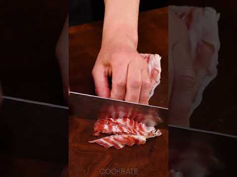 I taught all my friends how to make the most delicious meat roulade for Easter!