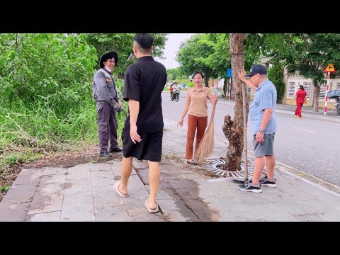 80 Year Old Man and Neighbors Do Something Unexpected While I Was Cleaning the Sidewalk Alone