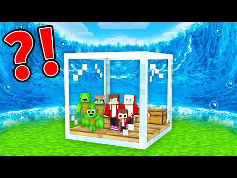 EPIC TSUNAMI vs. Mikey Family & JJ Family Doomsday GLASS Bunker - Minecraft (Maizen)