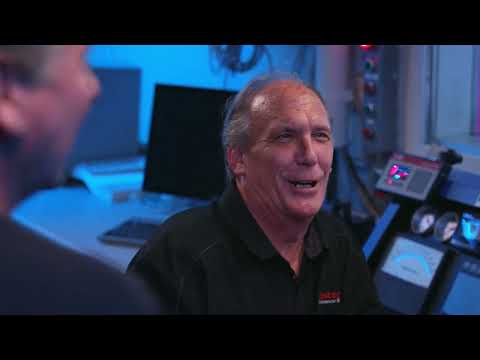 ENGINE MASTERS  S1E16 Roller versus Flat Tappet Cams!