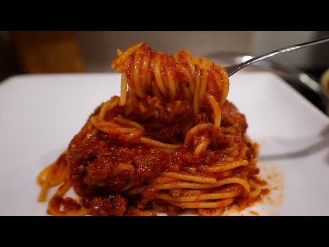 Spaghetti with a Thick Meat Sauce | Simple Recipe