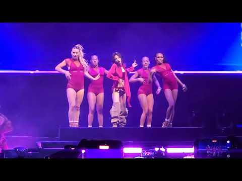 [4K] Jennie at Coachella 2025 - Handlebars