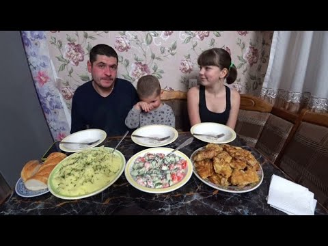 мукбанг пюре и отбивные