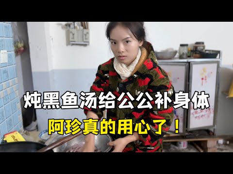 The Chinese father underwent successful surgery, and his Lao daughter-in-law specially prepared b...