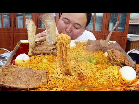15kg beef bones  A Qiang's spicy steak noodles +5 eggs  devoured 4 packs | Mukbang [A Qiang]