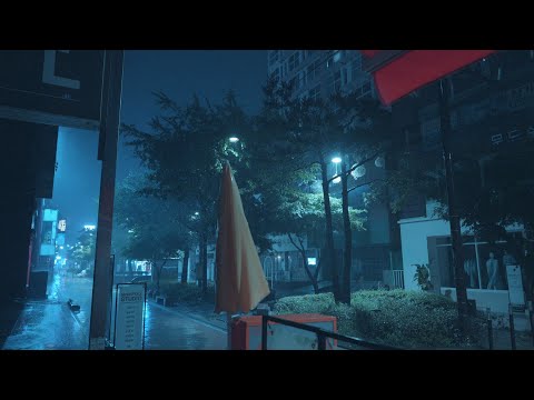 [4K] 폭우와 천둥,번개, 비바람 때문에 움직일 수 없다. 어느 상가에 비를 피하는 수 밖에.  비바람을 피하며 빗소리에 젖어본다.