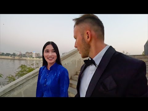 James Bond Finds Love in India (Bollywood Edition)