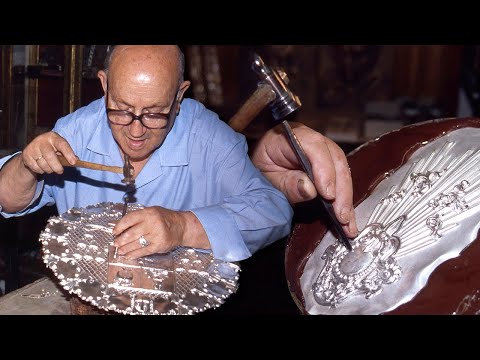 The goldsmith and his art in working metals. Artisanal manufacture of goldsmith pieces