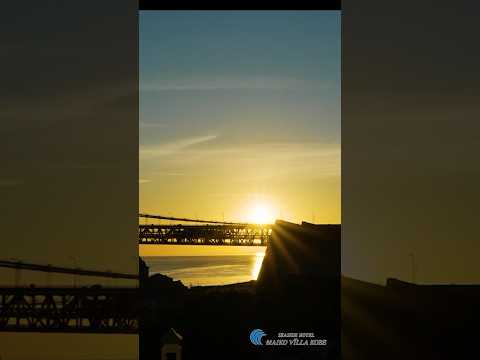 明石海峡大橋に沈む幻想的なサンセット