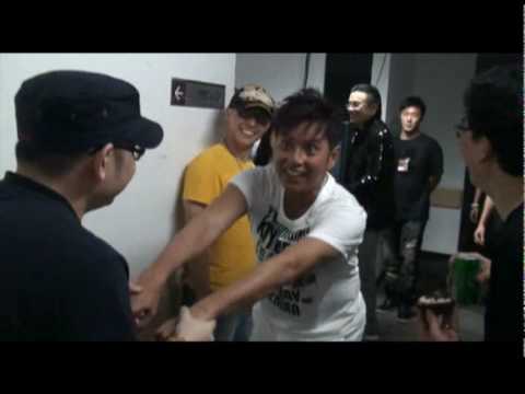 Daolang 刀郎 to Hong Kong as Special Guest 嘉宾at Alan Tam's谭咏麟concert 2010.7.20 (1/2)