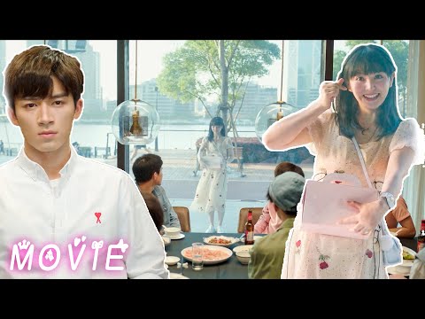 Surrounded by Beauties, CEO Falls for Girl Who Sends Heart Gesture to Glass