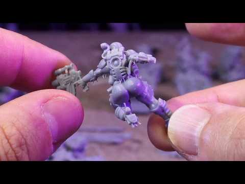 Unboxing an AMAZING VALUE (and surprisingly horny) wargaming blind box