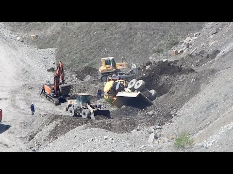 Heavy Machinery Fails | Dangerous Construction & Mining Equipment Accidents Caught on Camera in 2025