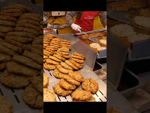 하루 2,000개씩 팔렸다는? 광장시장 가면 꼭 먹는 고기 듬뿍 맷돌 빈대떡 Deep fried meat pancake in / Korean street food #shorts