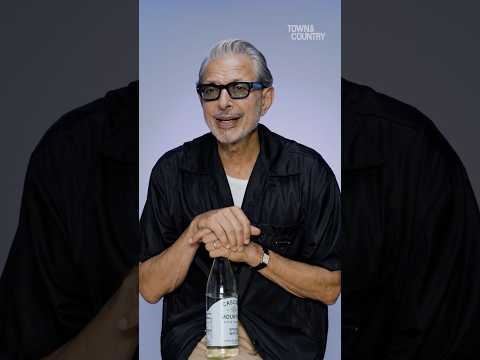 #JeffGoldblum knows better than to fade into the background on the #Wicked red carpets.