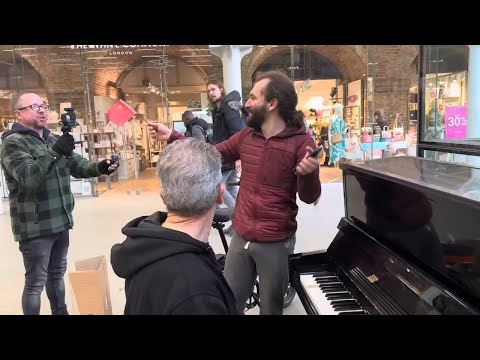 Krusty Turns Up At The Piano To Defend Communist China