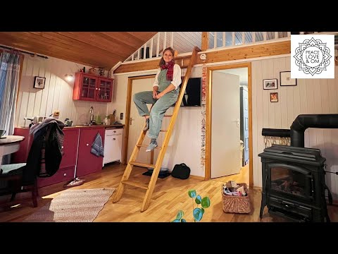 Milena lebt in einer Waldhütte