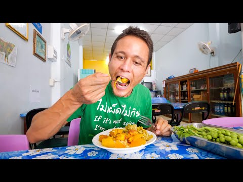 Eating JACKFRUIT SEED Curry!! Serve Yourself Vegetarian Thai Food! | Phatthalung, Thailand