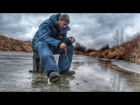 FIRST ICE IN DECEMBER! FISHING WITH A JIG! SCHOOLS OF FISH ARE SWARMING UNDER THE ICE!