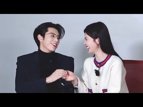 Bailu and Wang Hedi's staring contest, his lips were trembling