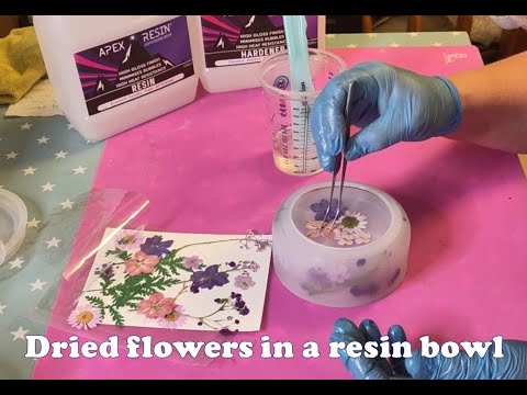 Creating a resin bowl with dried flowers