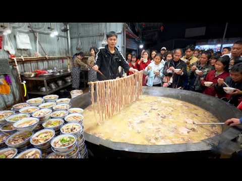 广西玉林屠宰场里卖猪杂，晚上22点才营业卖35 元一斤，每天销量爆棚不愁卖！#麦总去哪吃