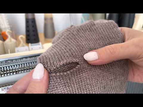 Вяжем перчатки на двухфонтурной машине/ перчатки без шва/ вязание на машине