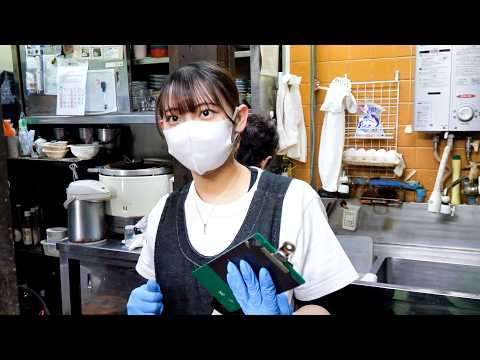 Run by a young girl and an 82-year-old grandmother. Boxed lunches are selling well.