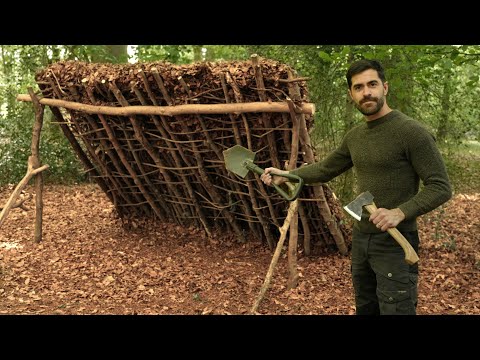Bushcraft Camp: Building a Super Shelter by hand with Debris and Leaves