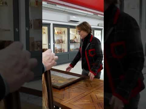 Il vient faire expertiser son tableau