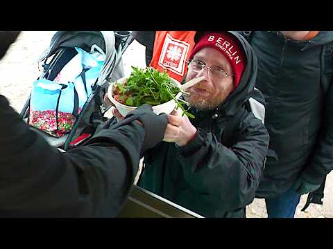 Street Food for Homeless | Cooking agains Hunger on Berlin Streets