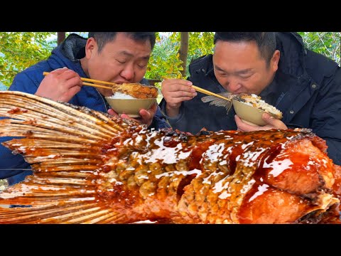 大哥帶回6塊鱼尾巴，二弟做“炸魚尾巴”，外酥裡嫩出鍋口水直流！【鐵鍋視頻】