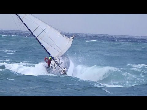 📛 CHAVIRAGE ET COLLISION ÉVITÉE DE JUSTESSE D'UN VOILIER À CAPBRETON 🌊😨. @Alex.rolland
