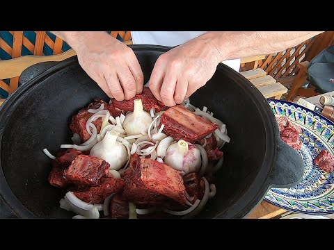 COOK RIBS JUST THIS WAY AND YOU'LL BE DELIGHTED. RIBS WITH ONIONS