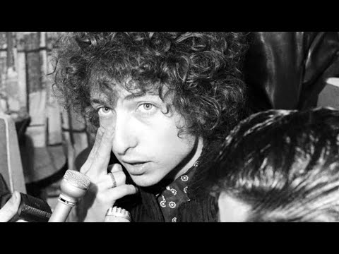 Bob Dylan being Iconic in Interviews for 25 minutes!