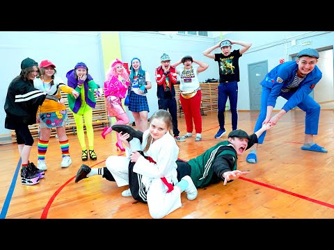 НОВЕНЬКАЯ СПОРТСМЕНКА В КЛАССЕ НАПУГАЛА ПАЦАНОВ!  - МЫ СЕМЬЯ ХАРАШОУ