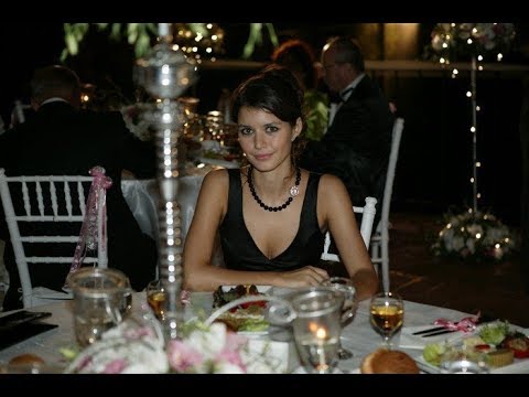 Эта женщина, которую люблю я очень.....