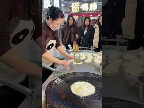 Delicious fried scallion pancakes at the night market food stalls