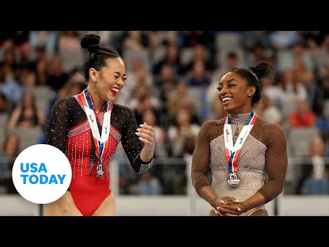 Simone Biles gave Suni Lee words of encouragement after a scary turn on vault | USA TODAY