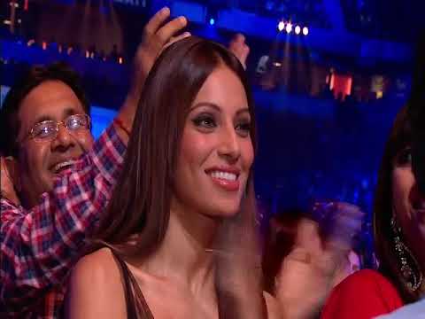 The Deol family together on stage at IIFA Awards 2011 - Segment IV