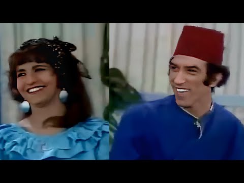 نجاح الموجي يخرج عن النص ويحرج واحد من الجمهور لما شافها بتغسل رجله على المسرح 😂😂