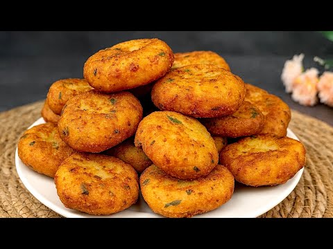 Potatoes with eggs taste better than meat. It's such a delicious dinner!