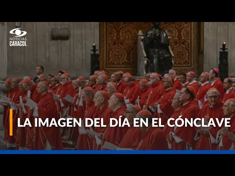 Dos cardenales protagonizaron la imagen del día durante el primer día del cónclave