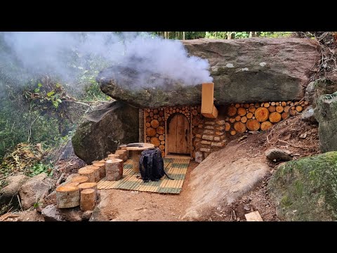 Building complete survival shelter under a giant rock / King Of Satyr
