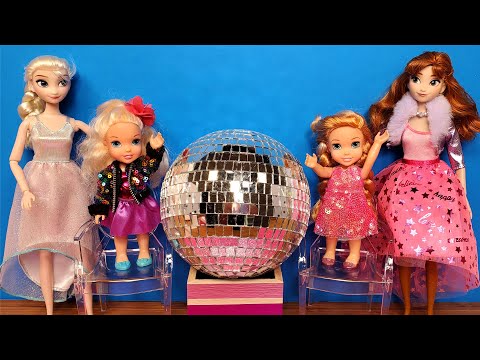 2021 New year's party ! Elsa and Anna toddlers celebrate - Barbie - dance - sing